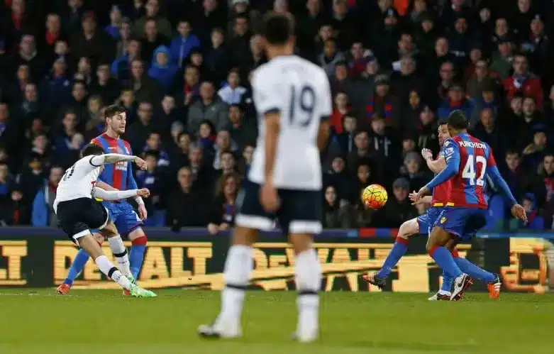 Kane and Alli Shine as Spurs Overcome Brighton Challenge
