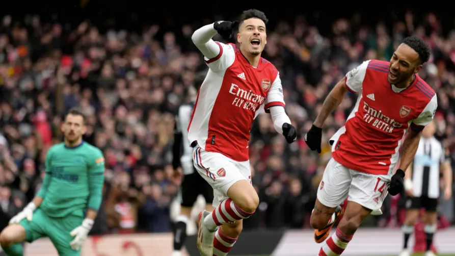 Saka's Stunner and Martinez's Response